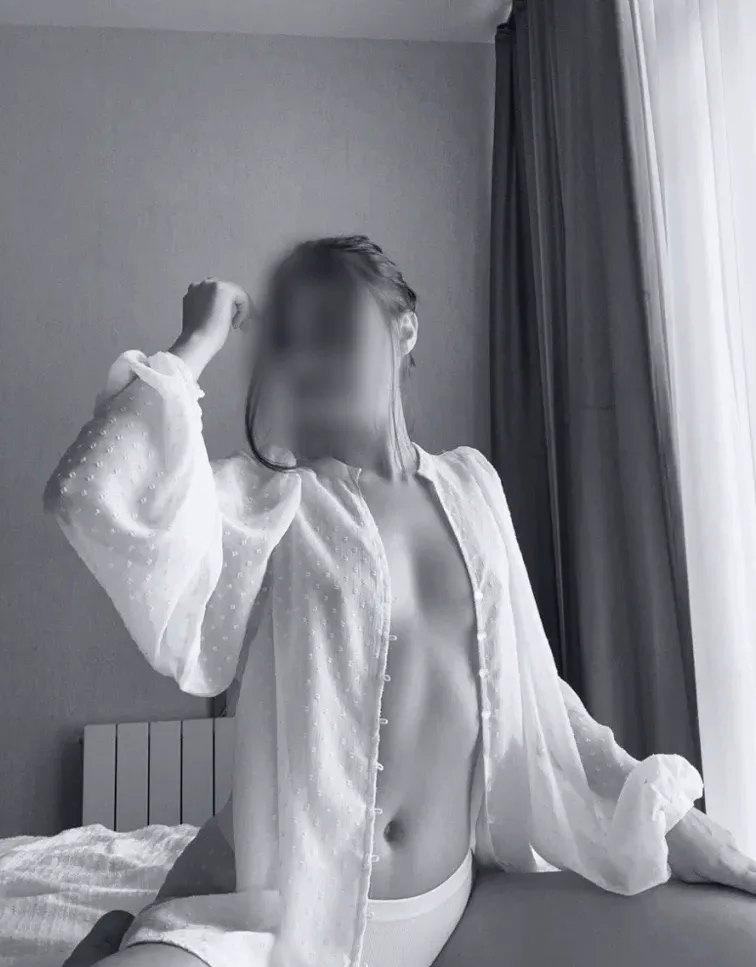 Greta, 25