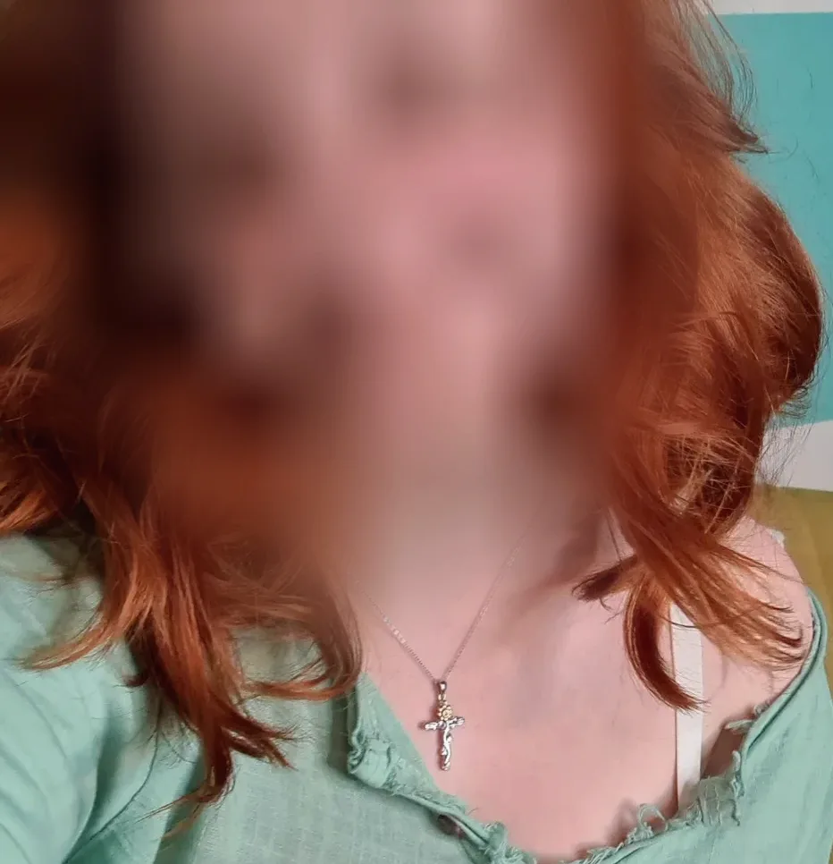 Lara, 23